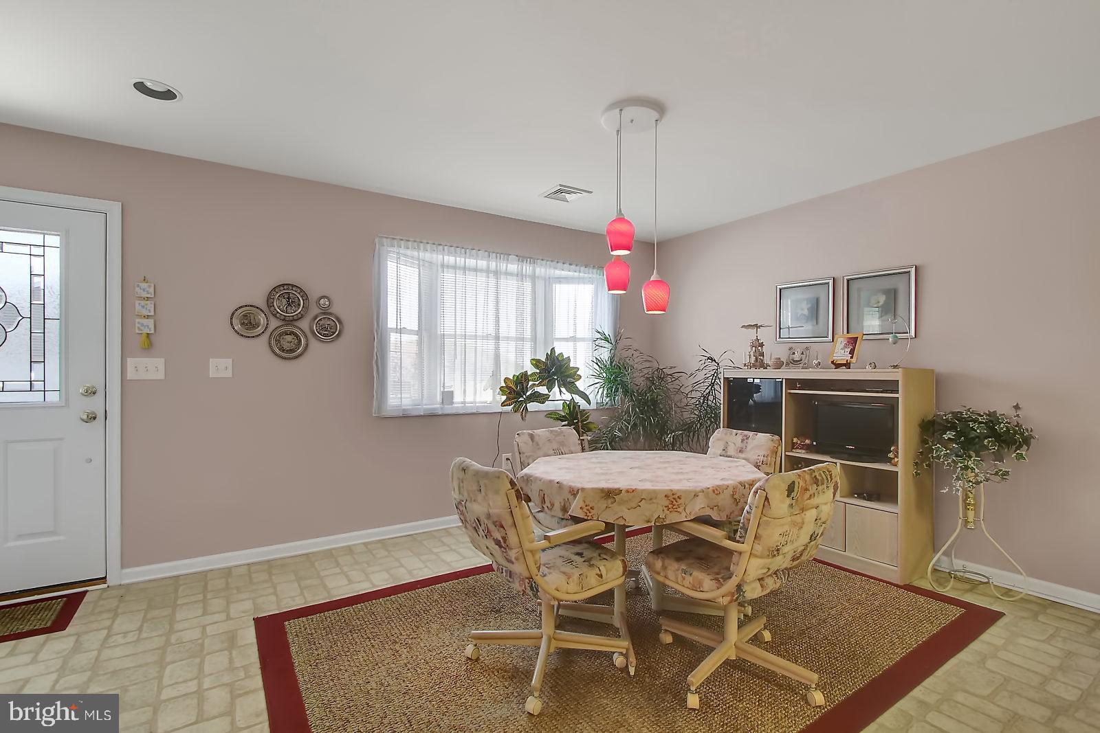 WHITE OAK MANOR - Residential