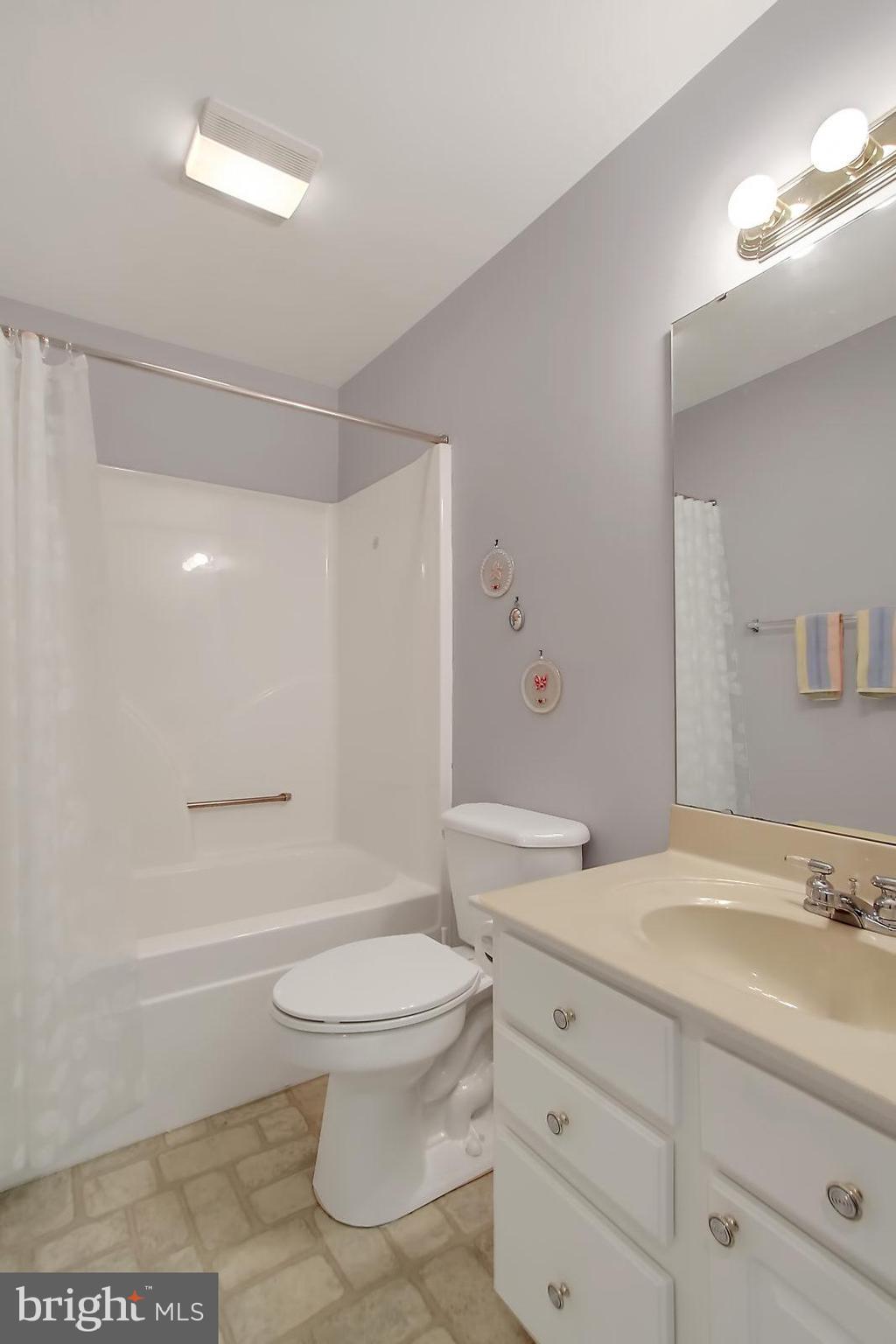WHITE OAK MANOR - Residential
