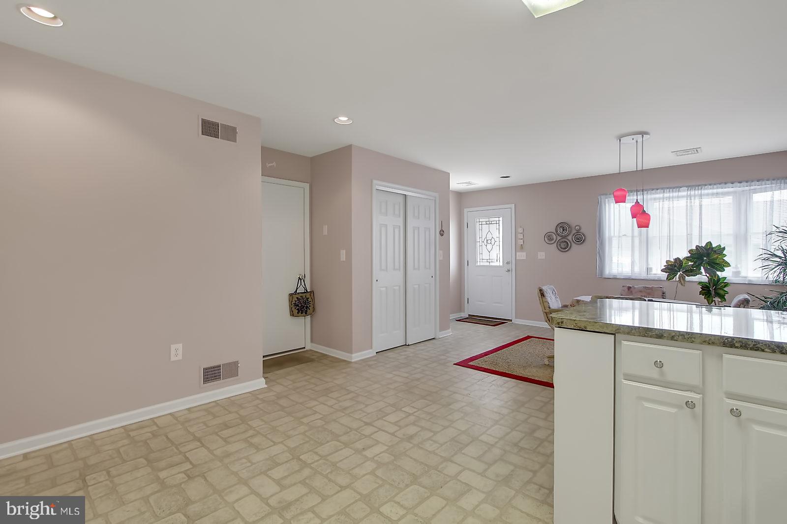 WHITE OAK MANOR - Residential