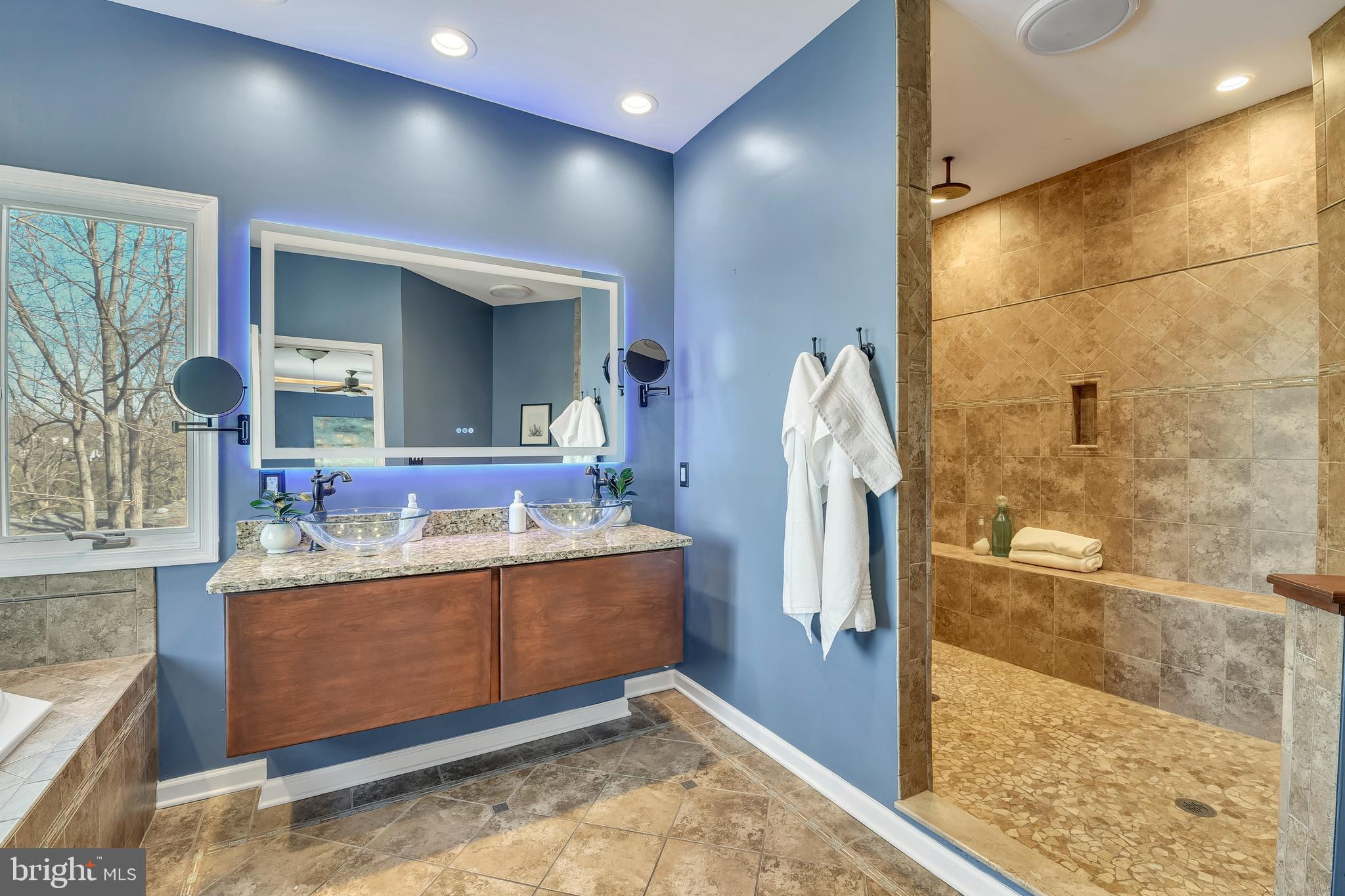 SUNRISE BEACH - Residential