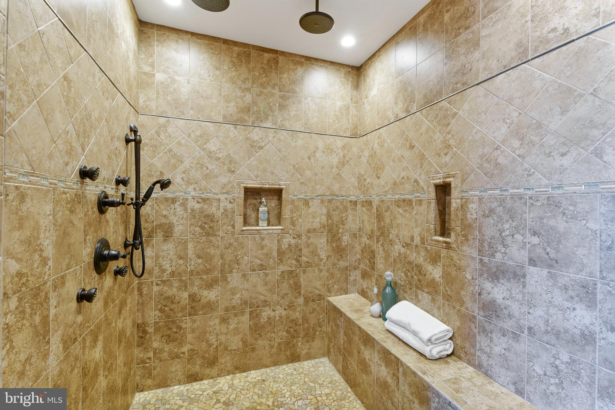 SUNRISE BEACH - Residential