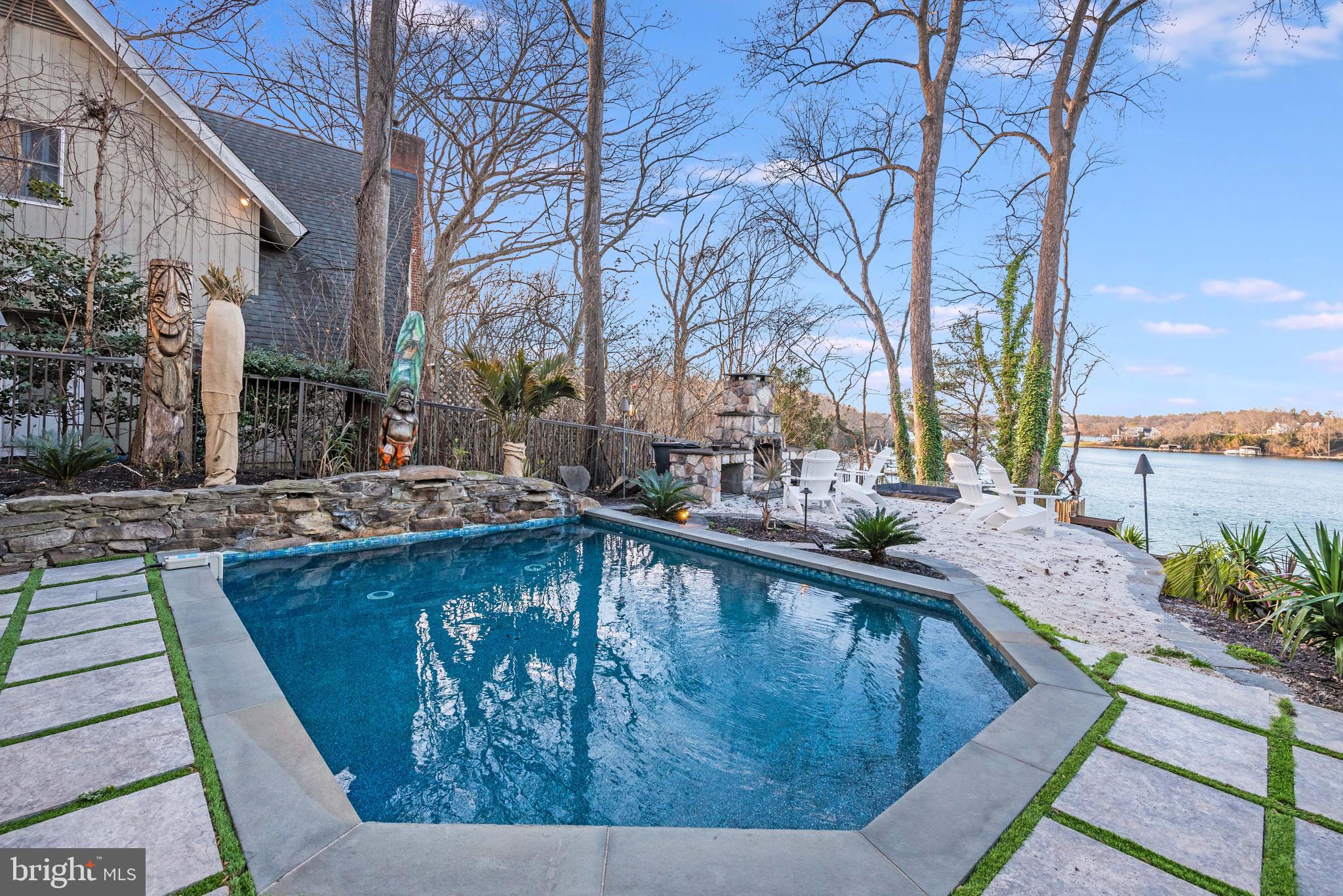 SUNRISE BEACH - Residential