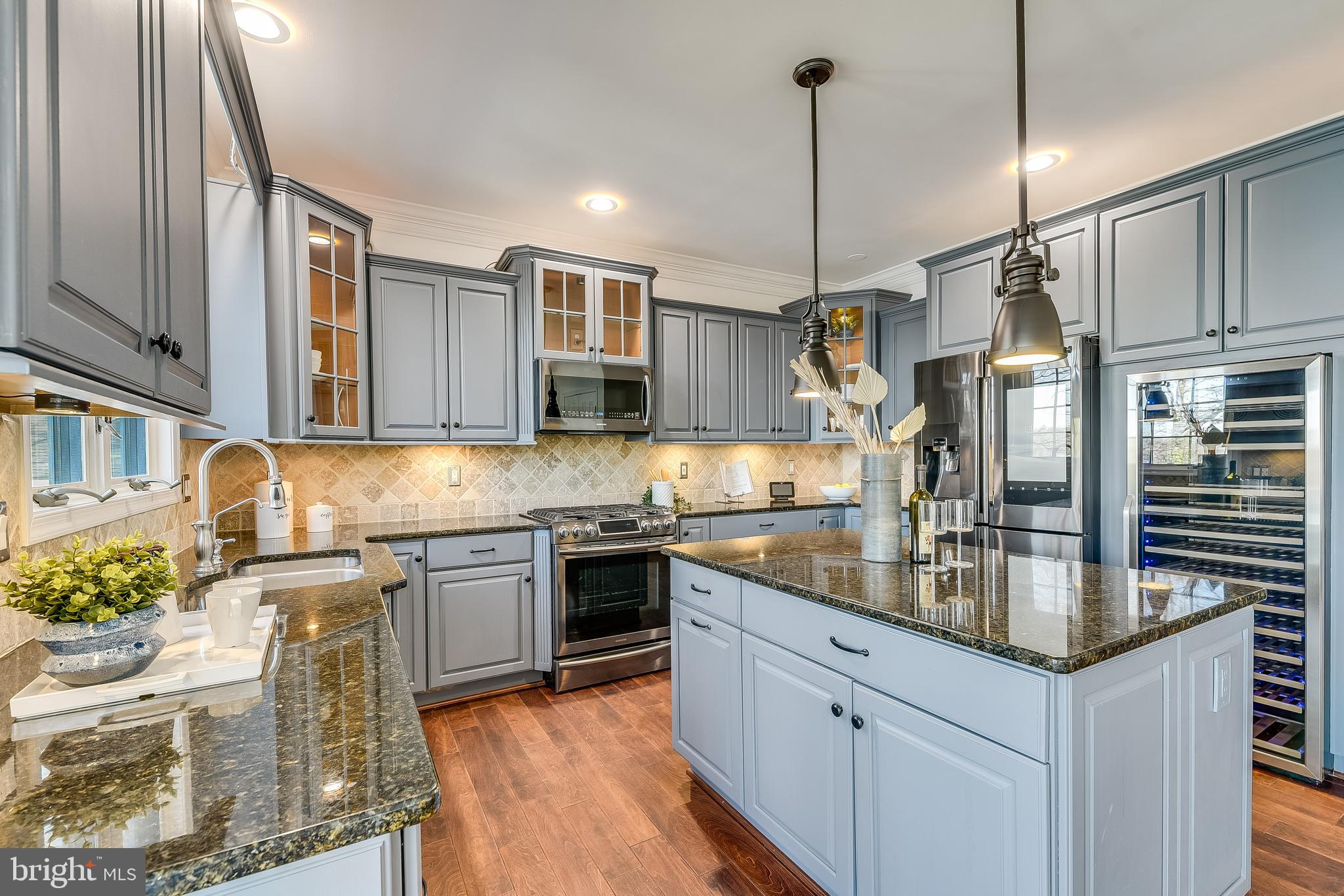 SUNRISE BEACH - Residential