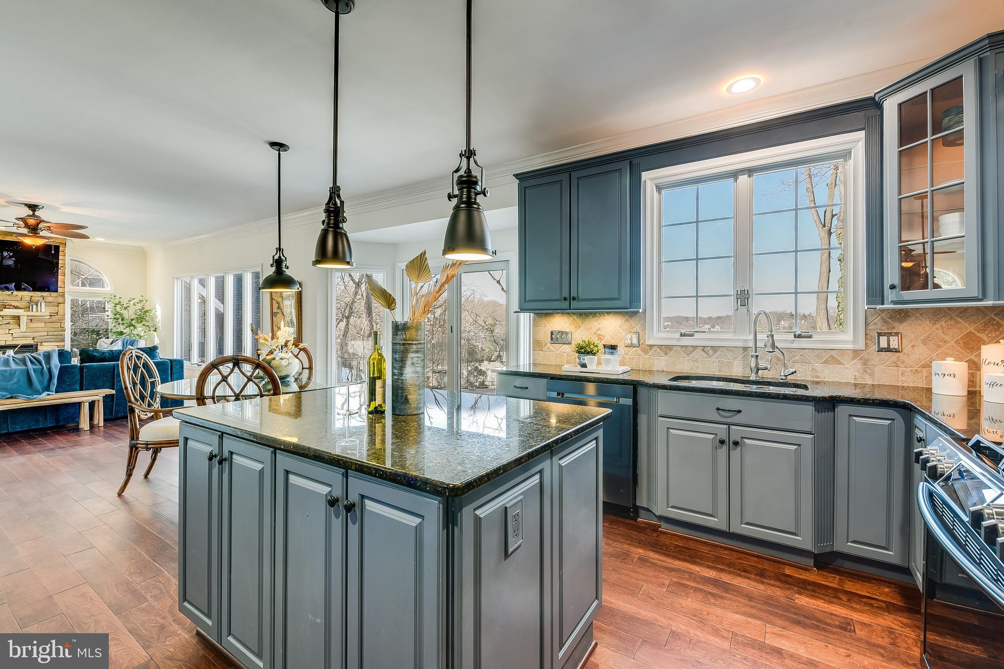 SUNRISE BEACH - Residential