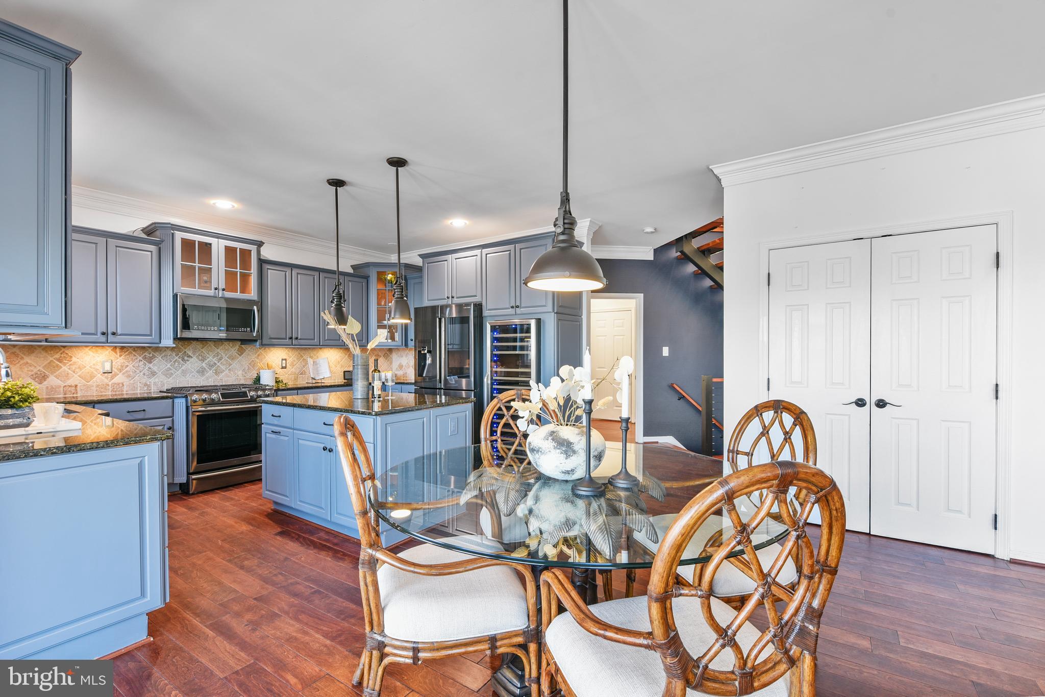 SUNRISE BEACH - Residential