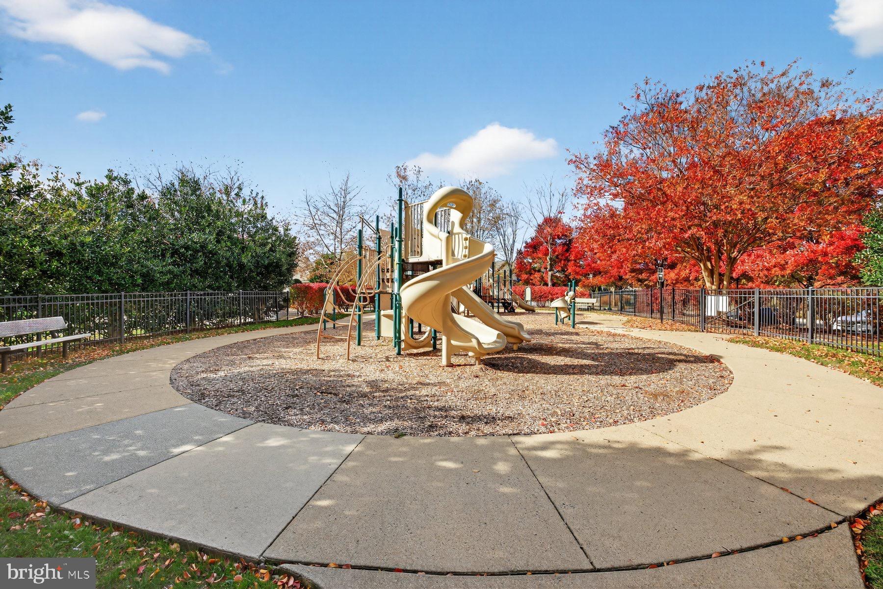 LANSDOWNE ON THE POTOMAC - Residential