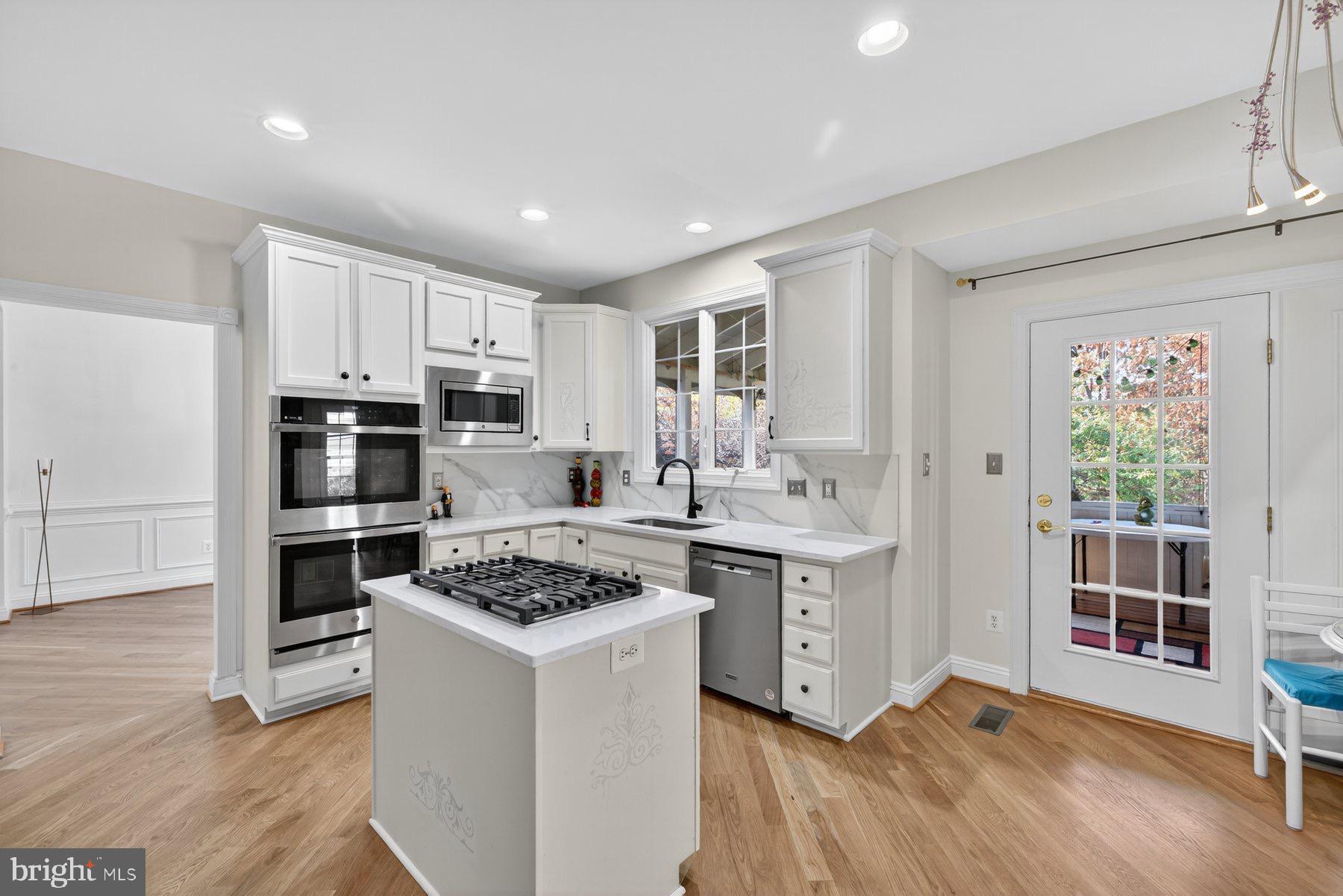 LANSDOWNE ON THE POTOMAC - Residential