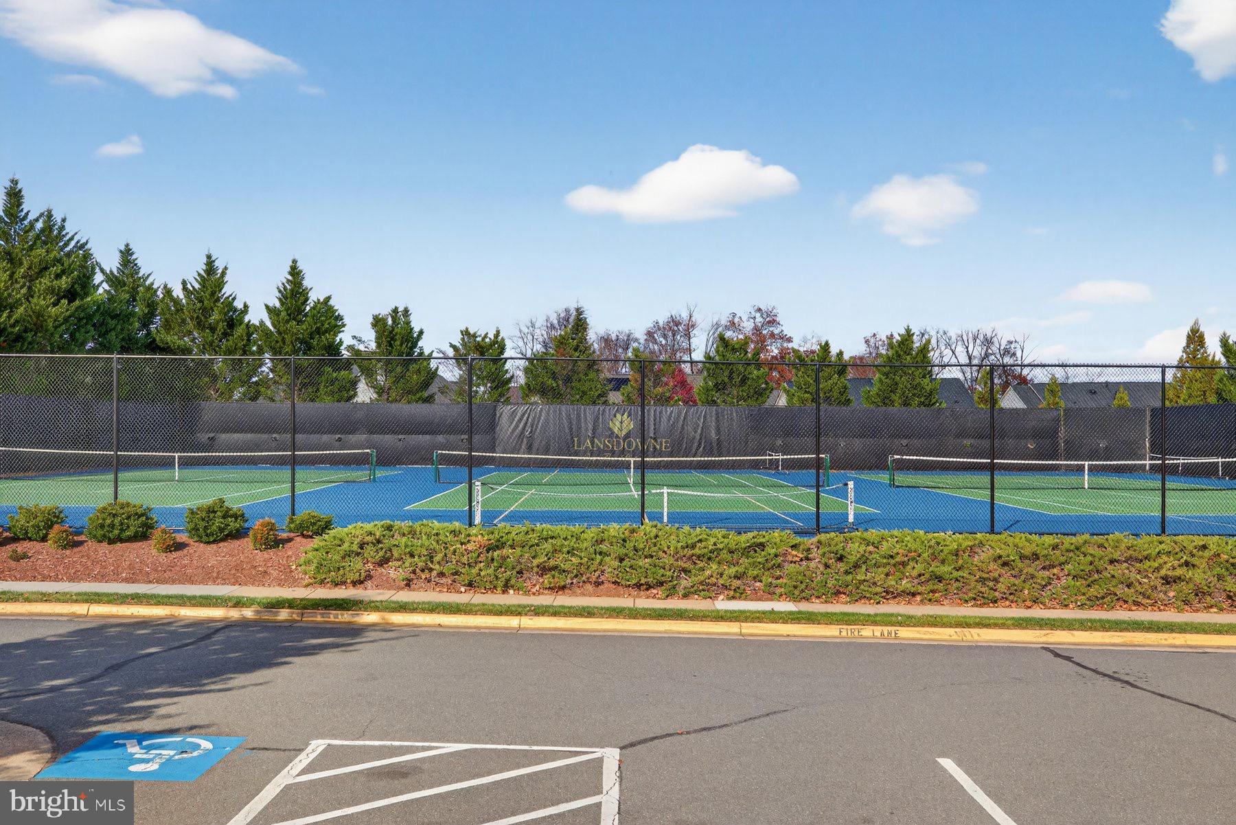 LANSDOWNE ON THE POTOMAC - Residential