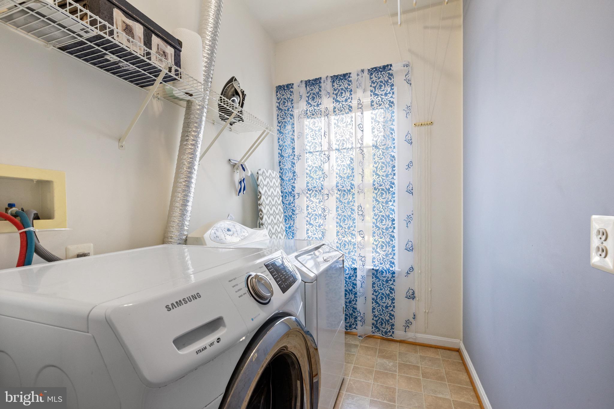 LANSDOWNE ON THE POTOMAC - Residential