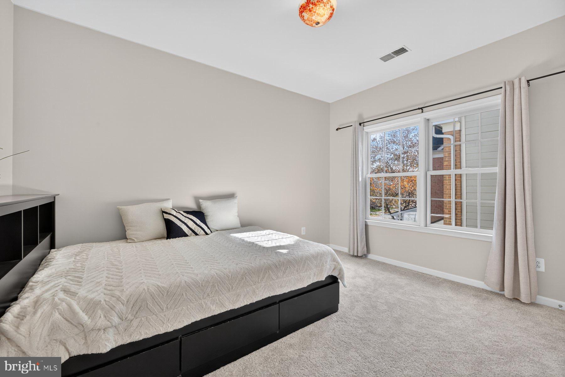 LANSDOWNE ON THE POTOMAC - Residential