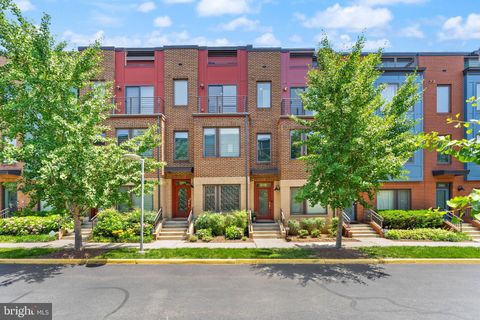 Photo of 2981 Stella Blue Lane, FAIRFAX, VA 22031 (MLS # VAFX2318736)