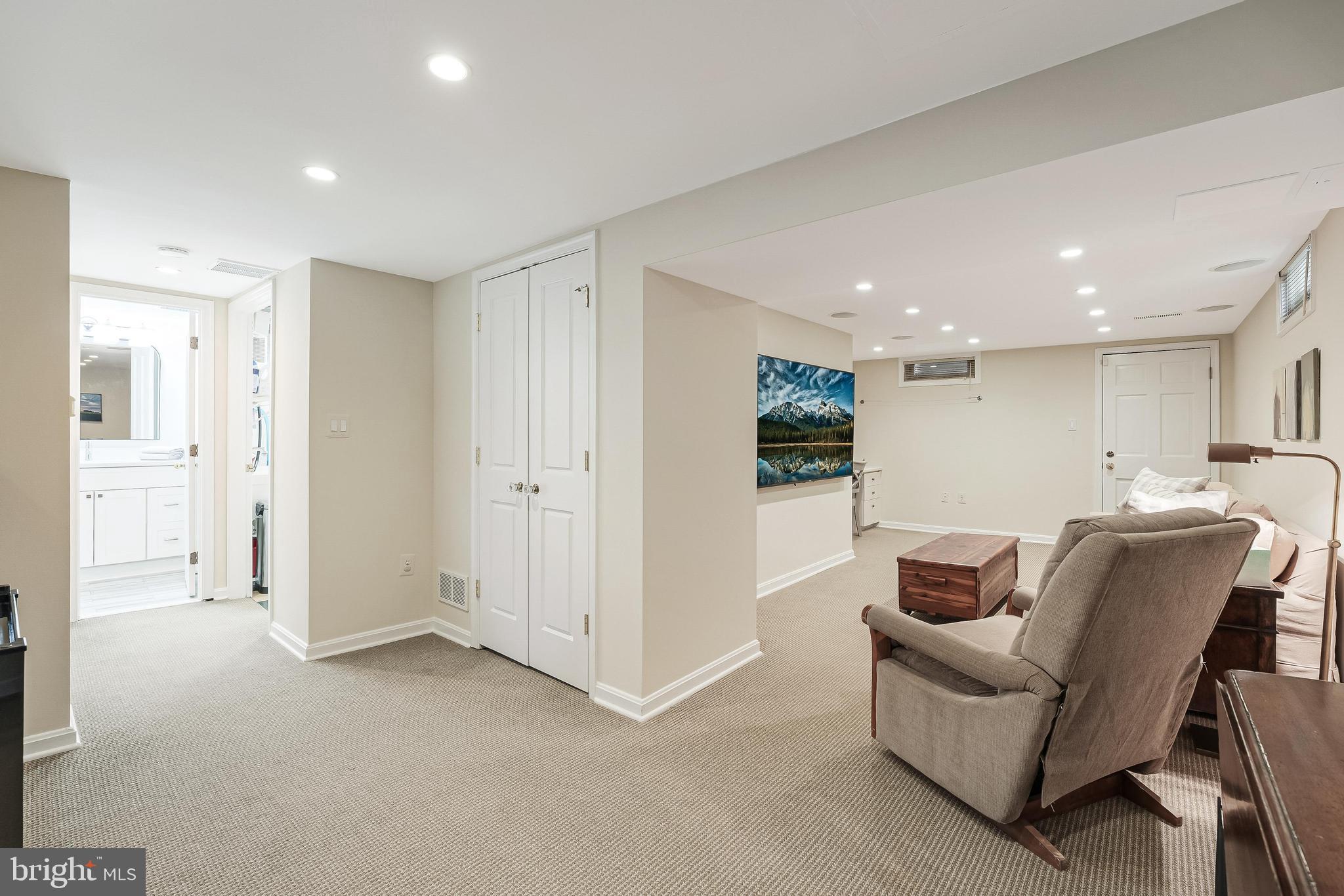 LEE HEIGHTS - Residential