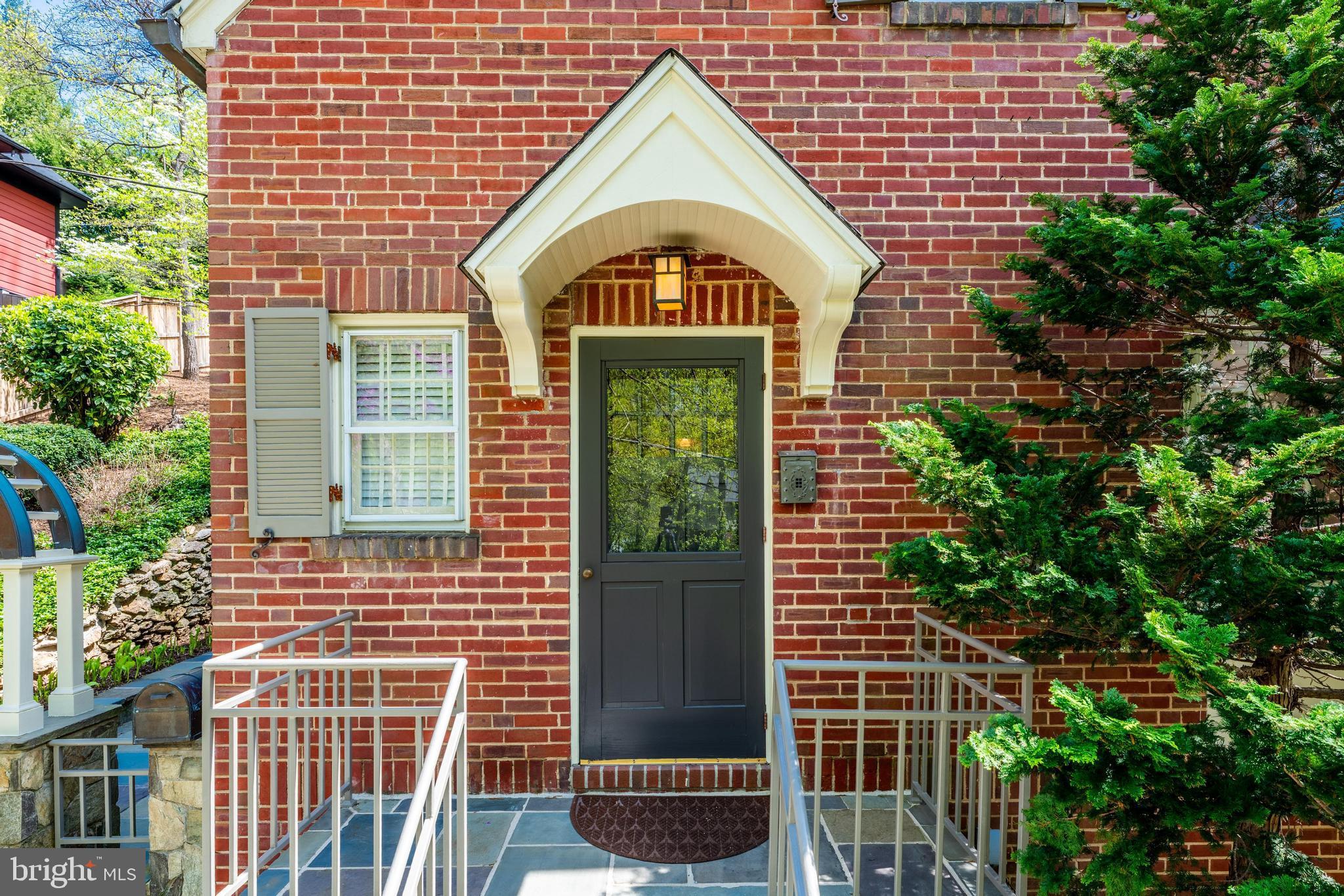 LEE HEIGHTS - Residential