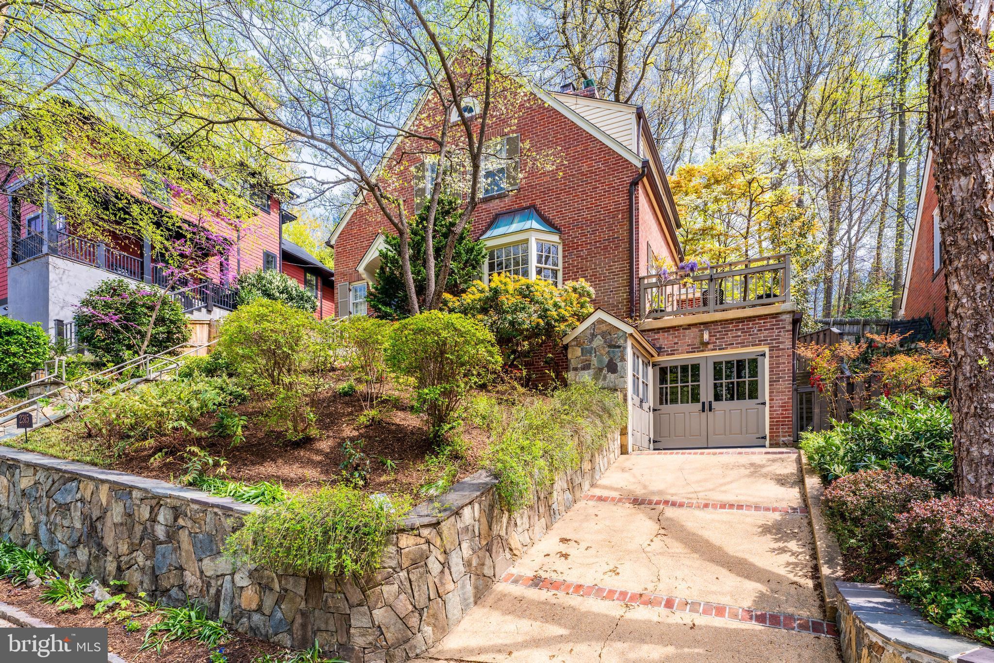 LEE HEIGHTS - Residential