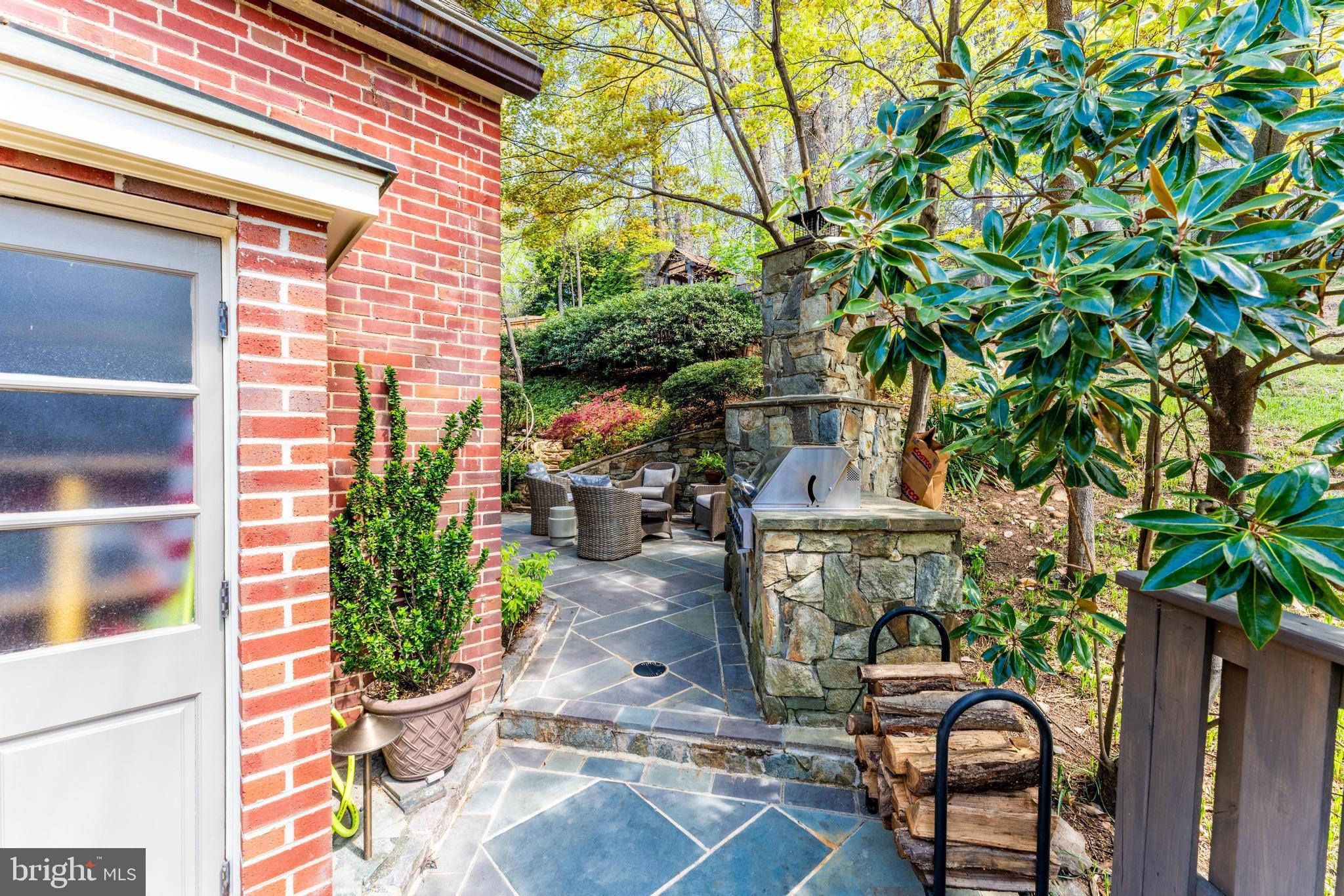 LEE HEIGHTS - Residential