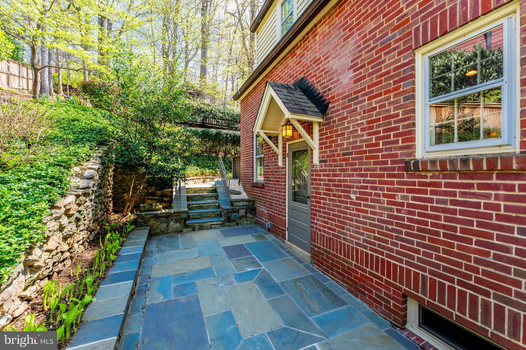 LEE HEIGHTS - Residential