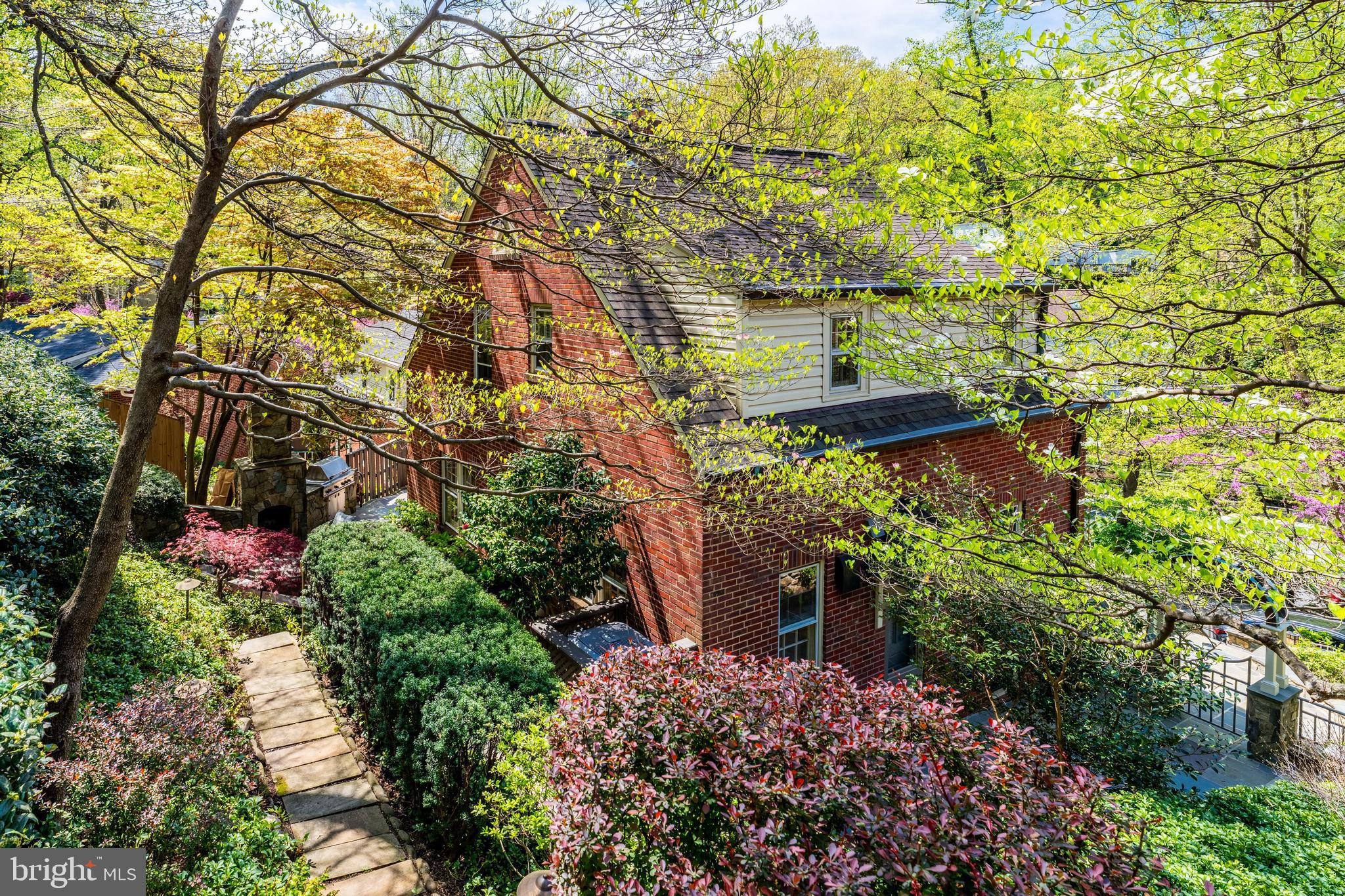 LEE HEIGHTS - Residential