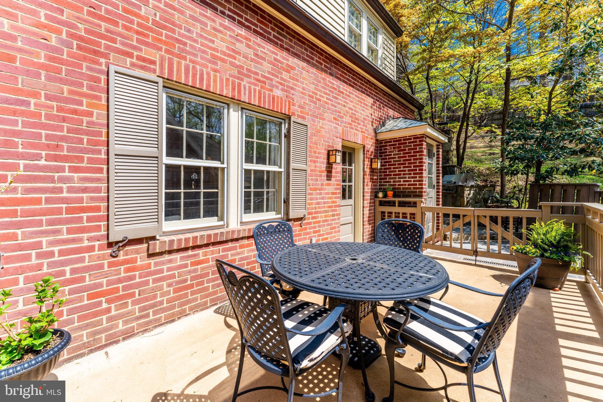 LEE HEIGHTS - Residential