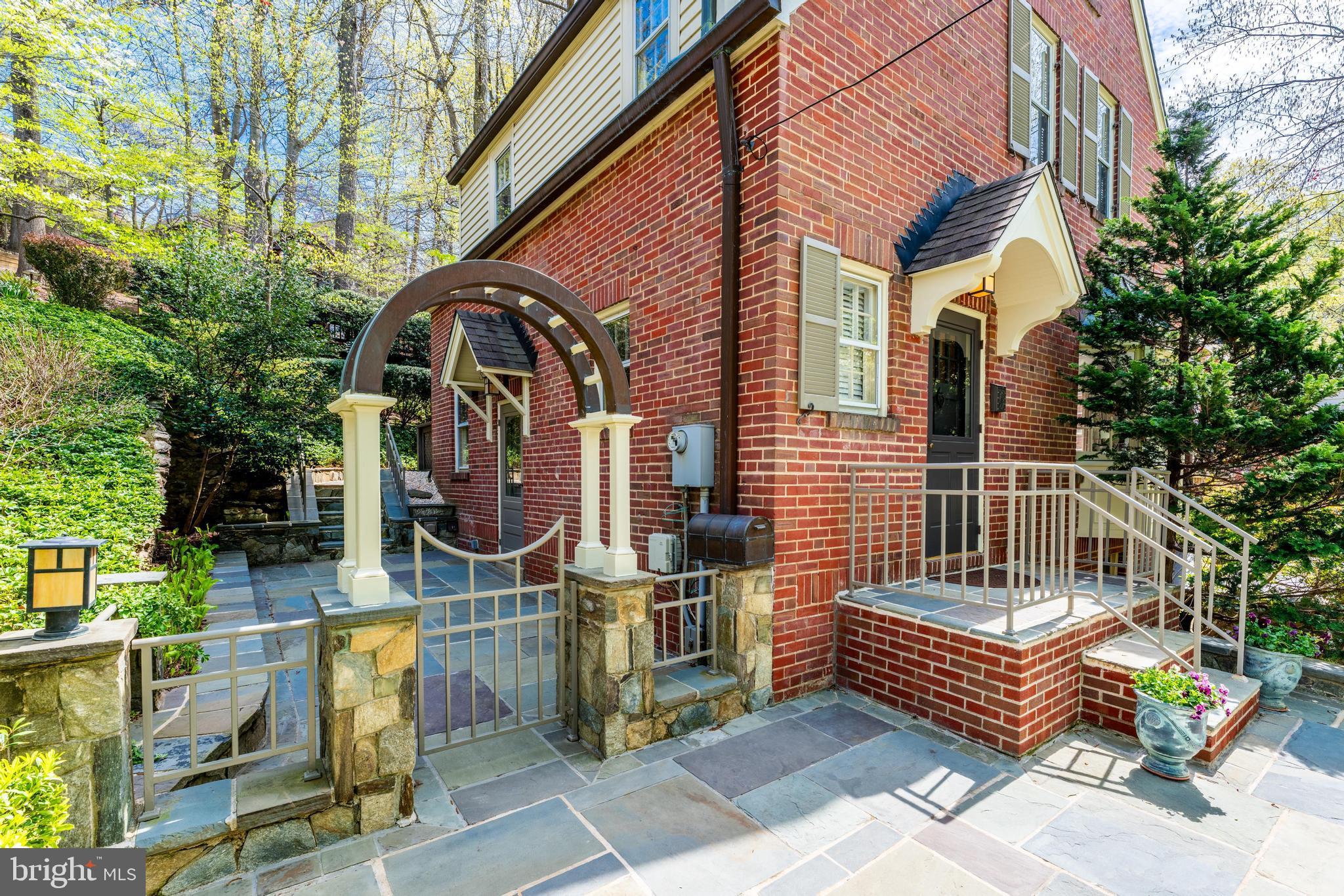 LEE HEIGHTS - Residential