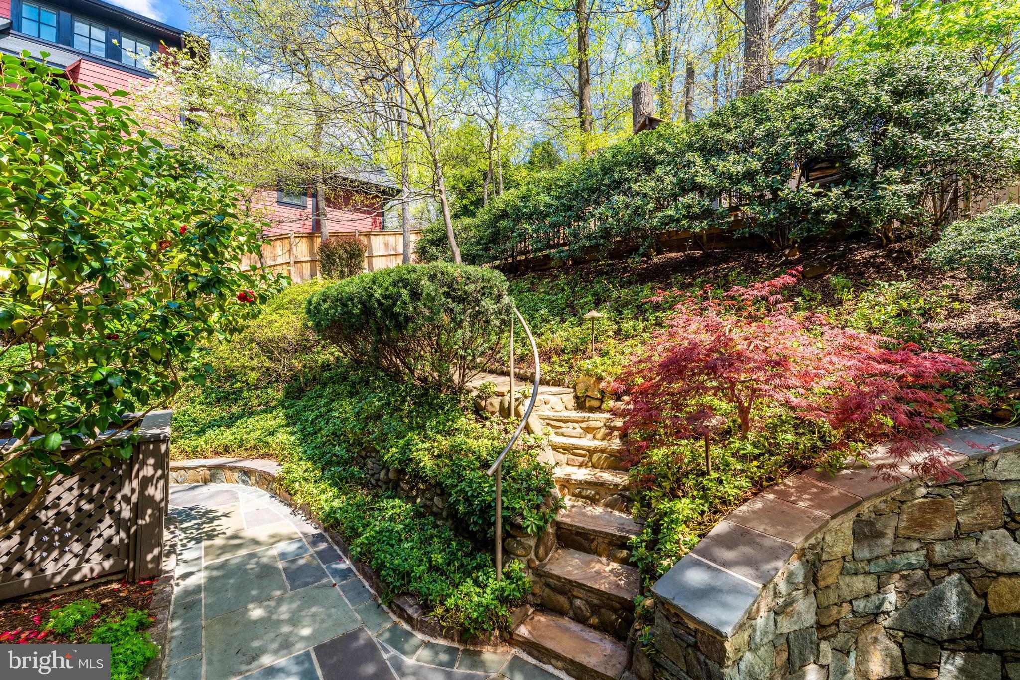 LEE HEIGHTS - Residential