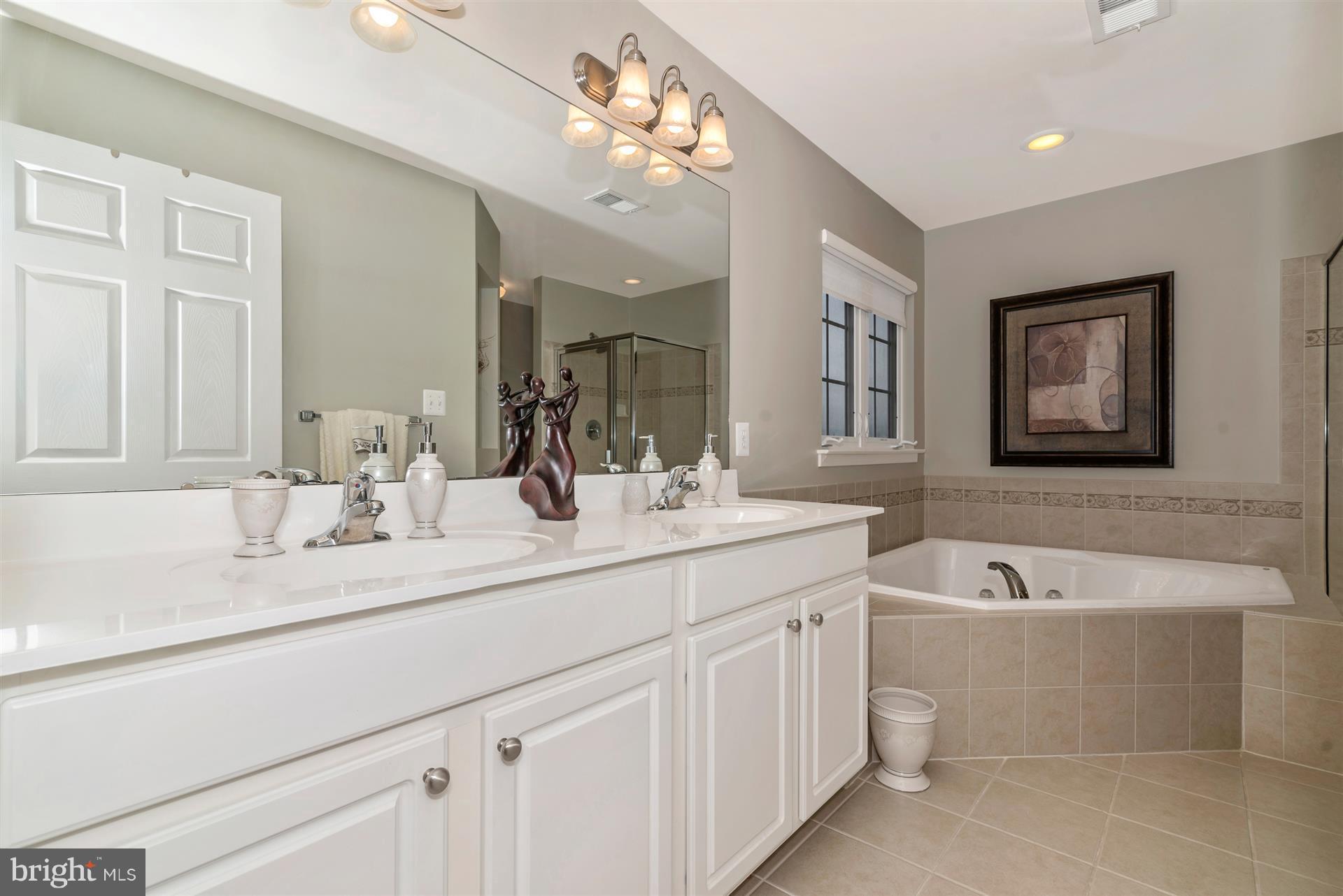 LAKELAND PLACE - Residential