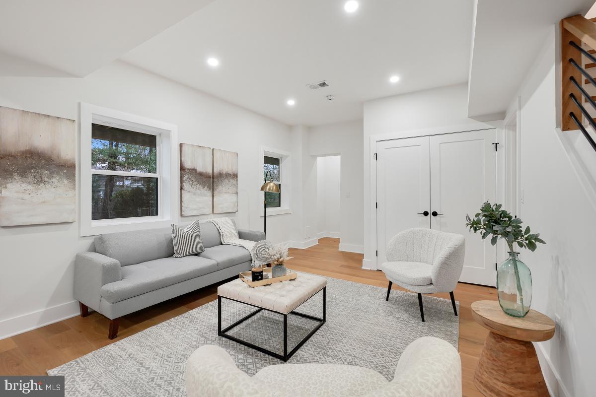 POTOMAC OUTSIDE - Residential