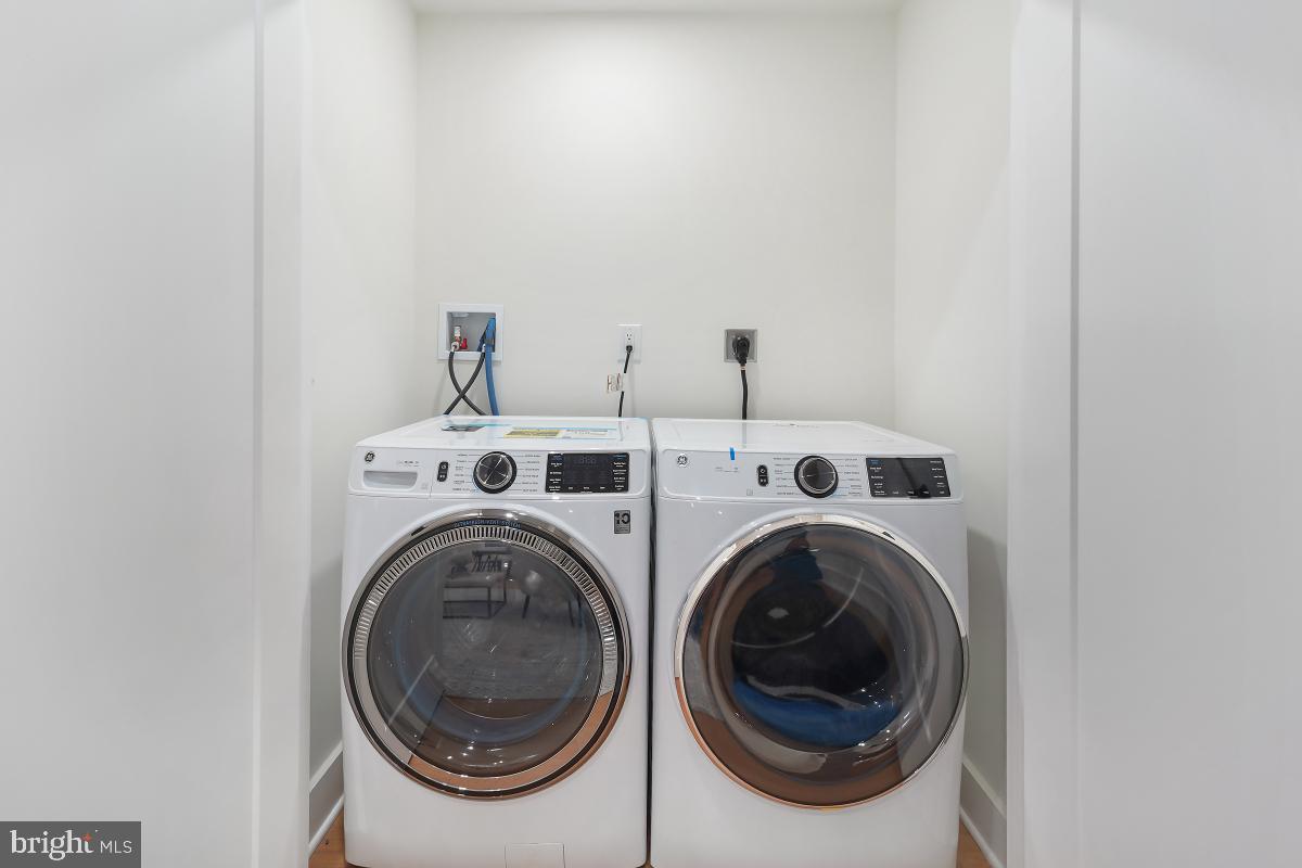 POTOMAC OUTSIDE - Residential