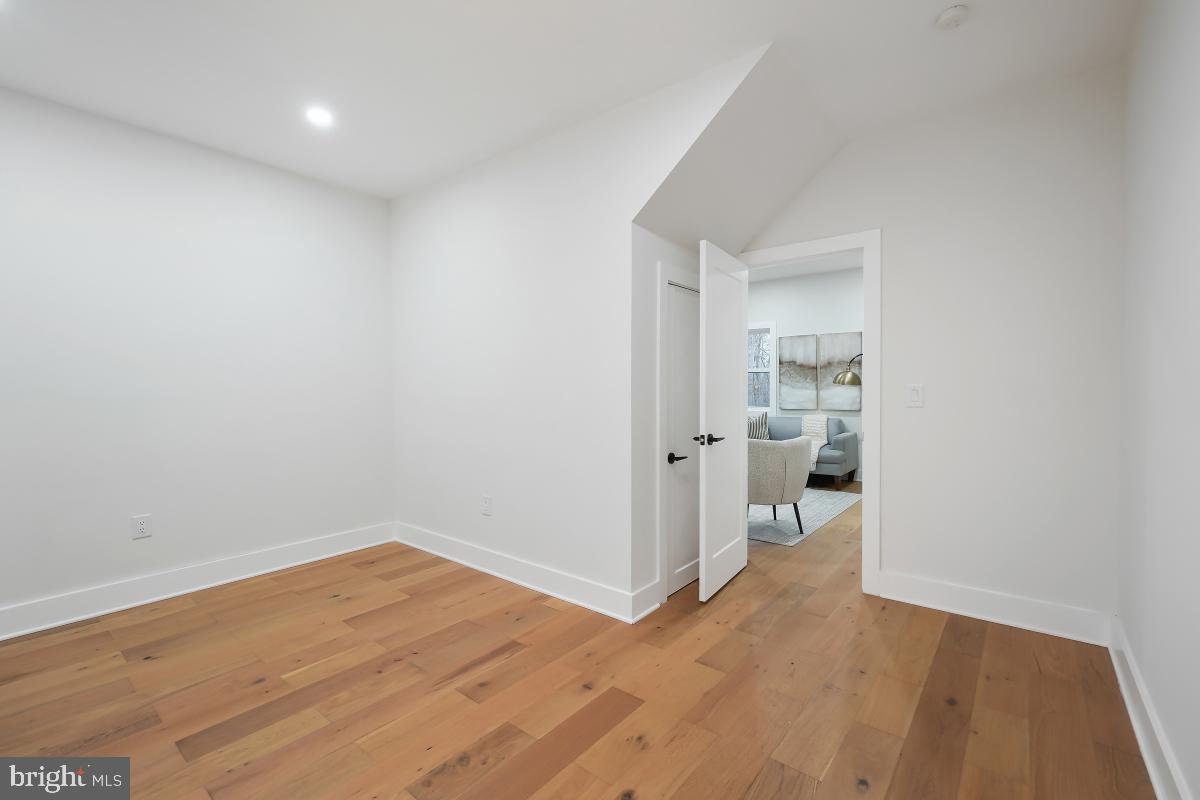 POTOMAC OUTSIDE - Residential