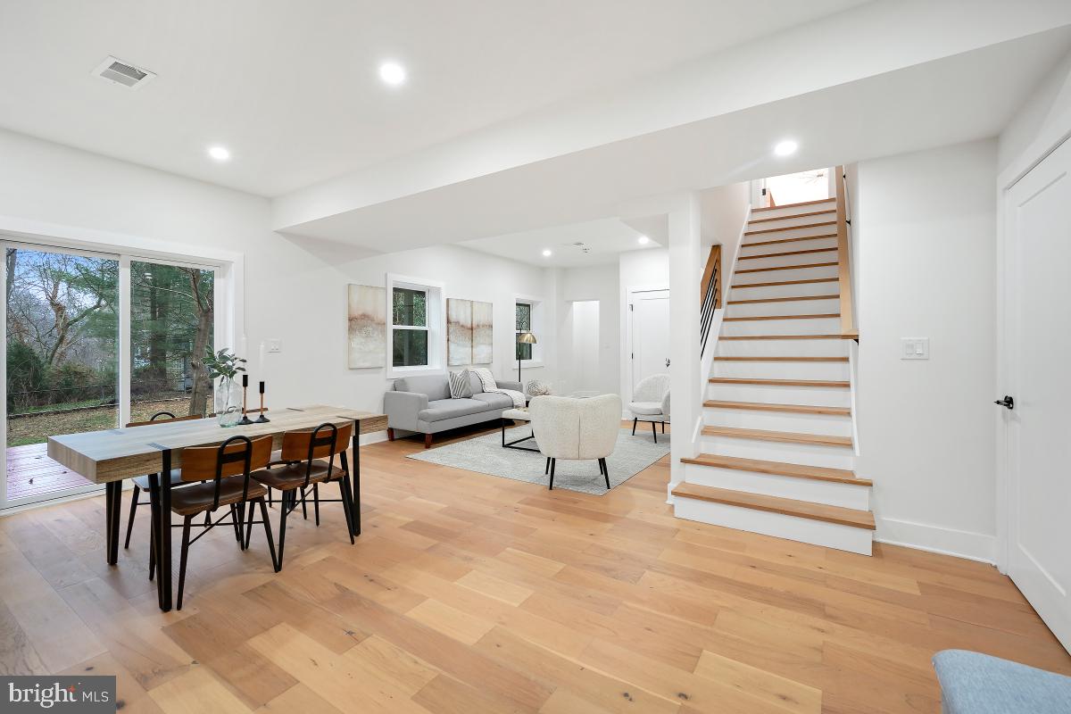 POTOMAC OUTSIDE - Residential