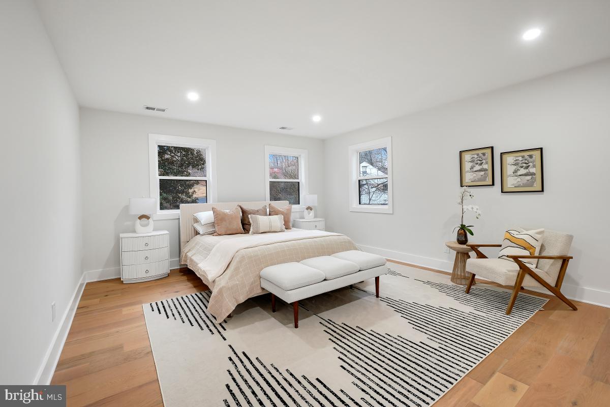 POTOMAC OUTSIDE - Residential