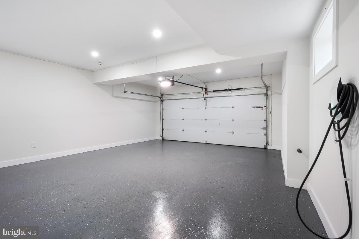 POTOMAC OUTSIDE - Residential