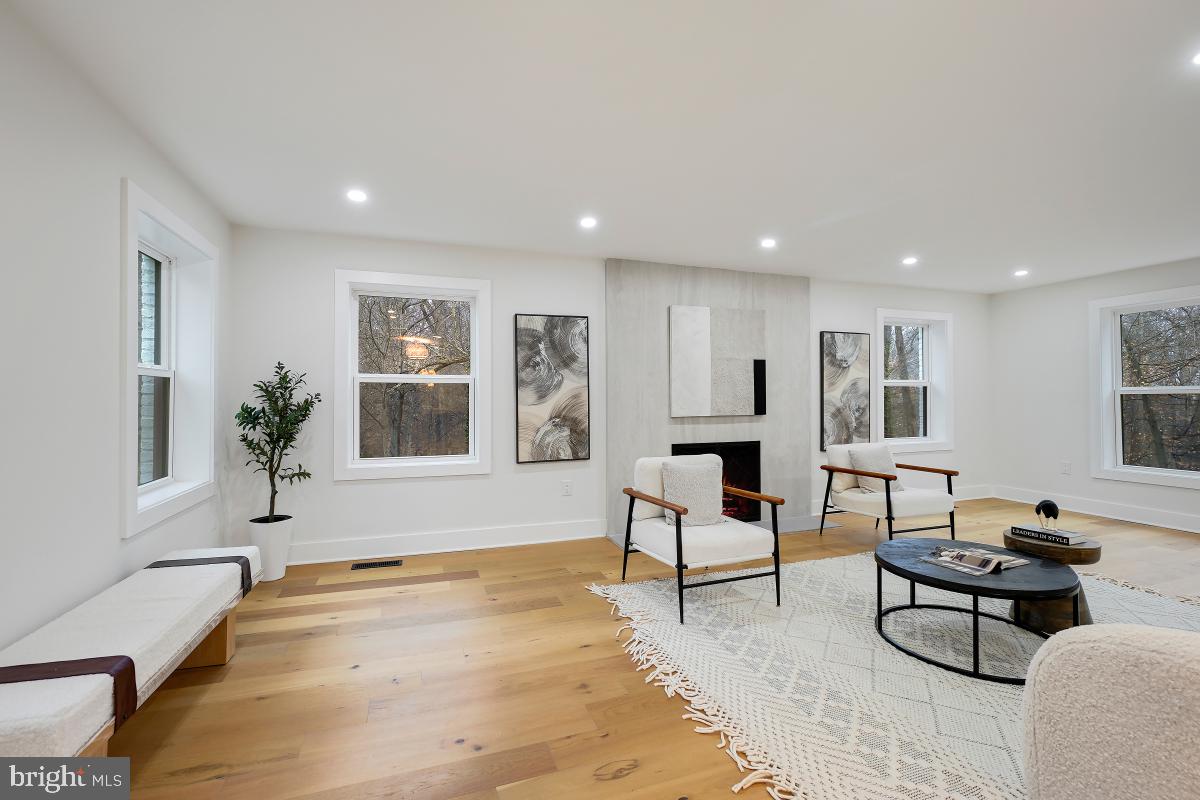 POTOMAC OUTSIDE - Residential