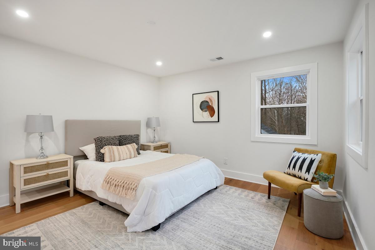 POTOMAC OUTSIDE - Residential