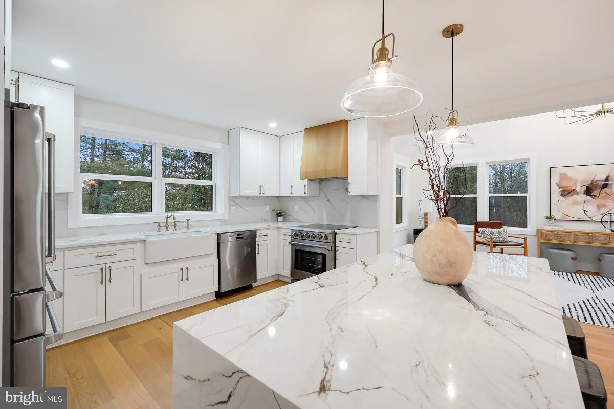 POTOMAC OUTSIDE - Residential