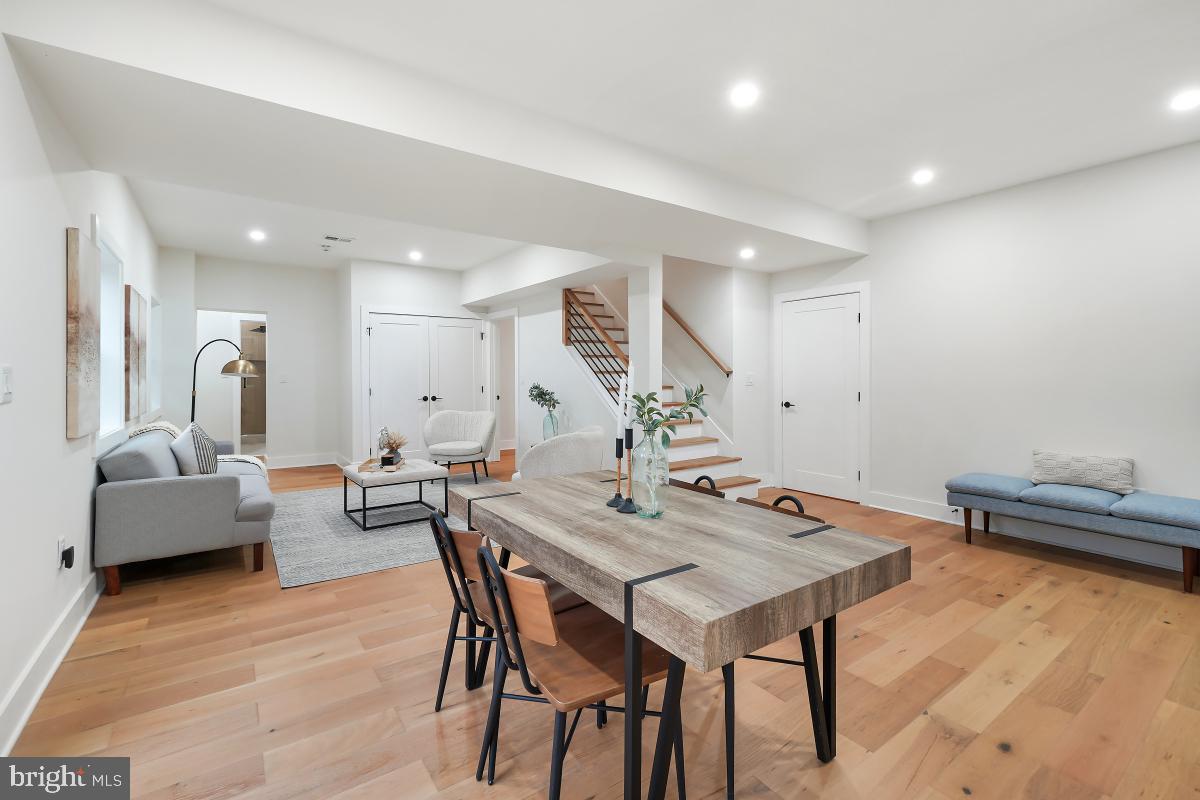 POTOMAC OUTSIDE - Residential