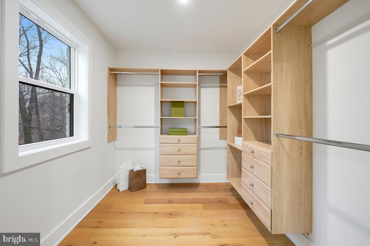 POTOMAC OUTSIDE - Residential