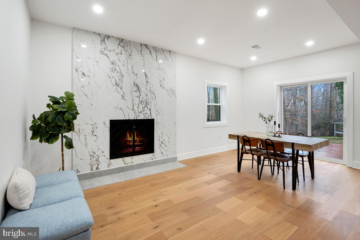 POTOMAC OUTSIDE - Residential