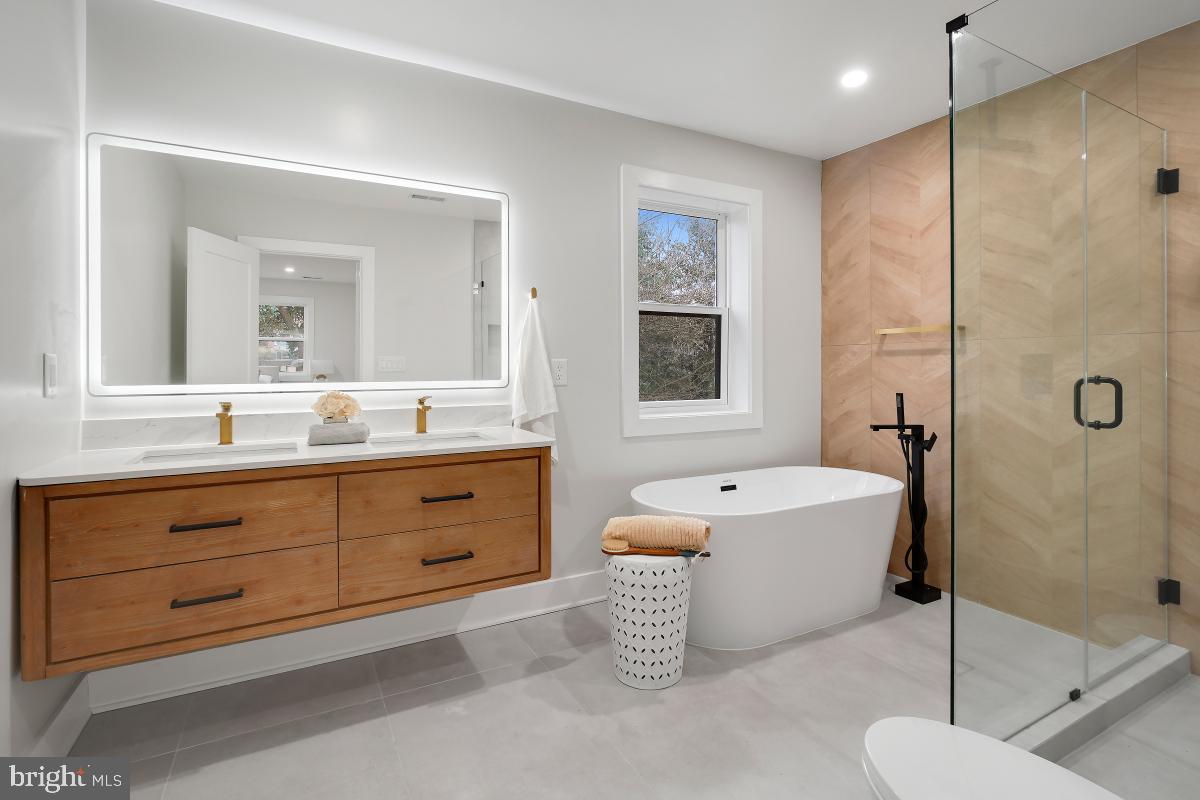 POTOMAC OUTSIDE - Residential