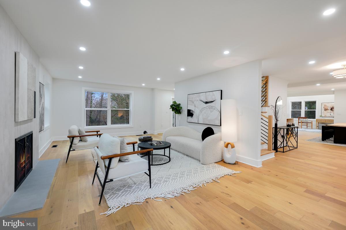 POTOMAC OUTSIDE - Residential