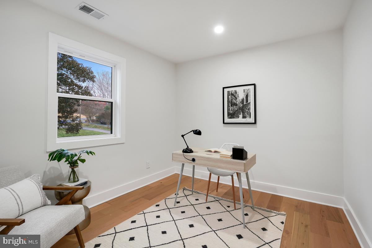 POTOMAC OUTSIDE - Residential