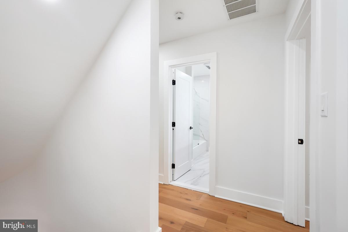 POTOMAC OUTSIDE - Residential