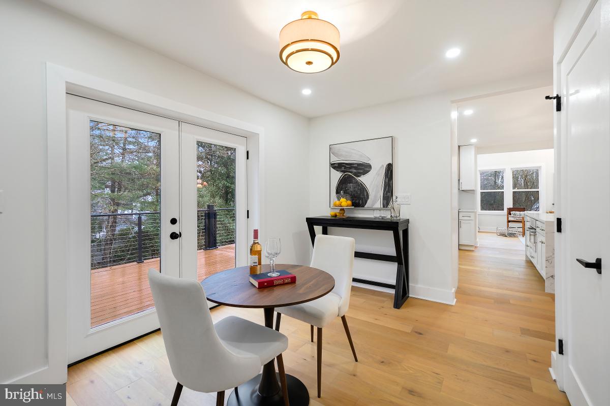 POTOMAC OUTSIDE - Residential