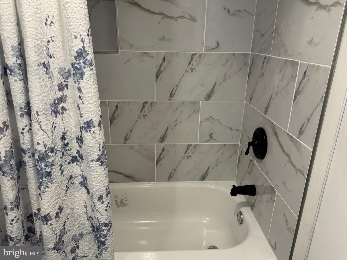 PINEWAY TOWERS - Residential Lease