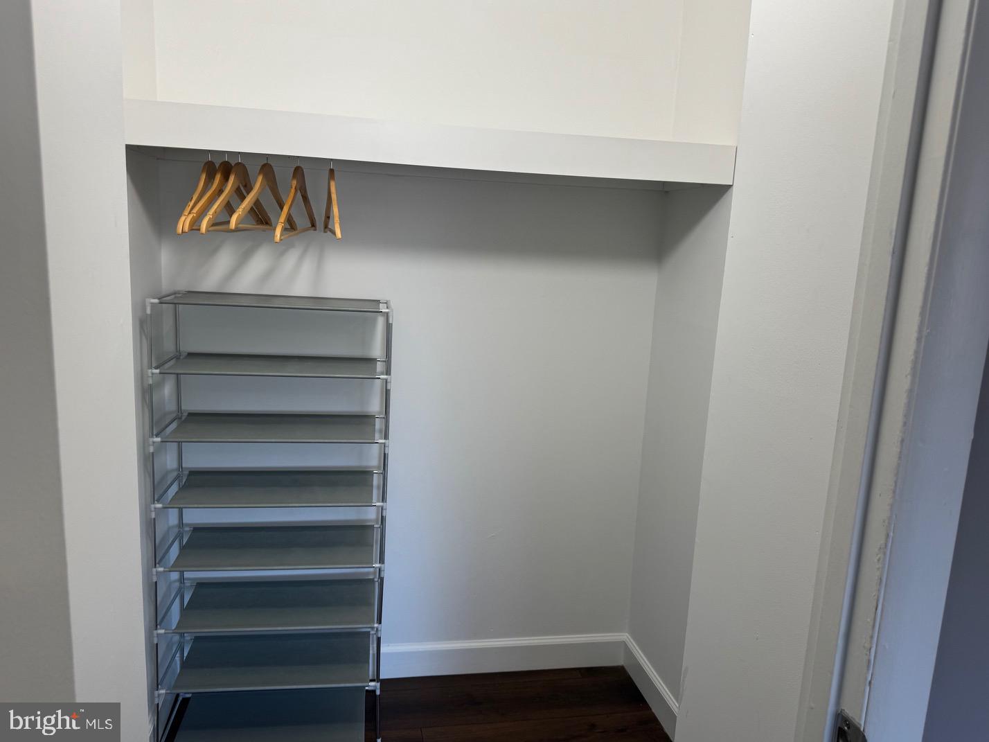 PINEWAY TOWERS - Residential Lease