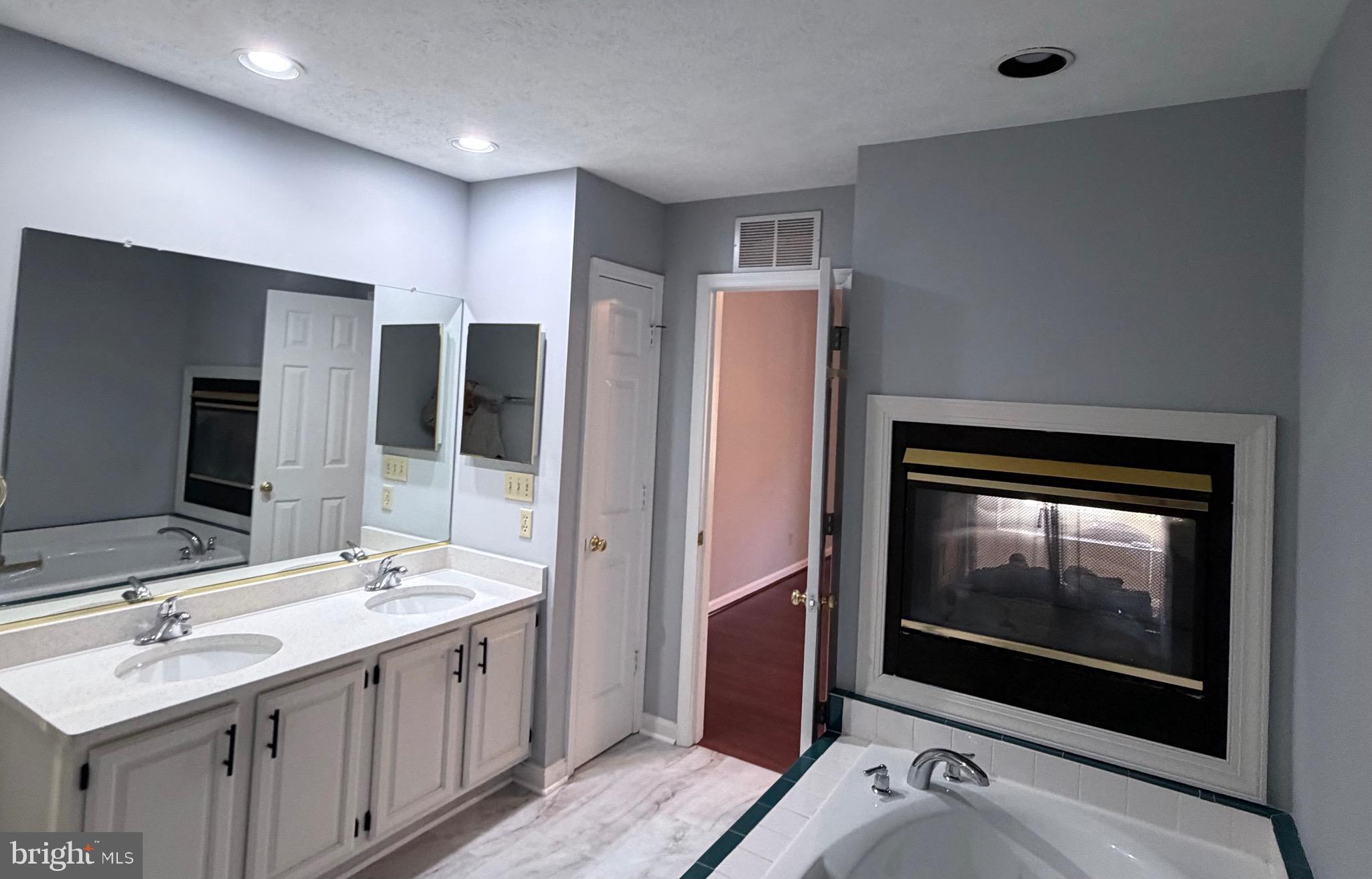 LEE'S HILL - Residential Lease