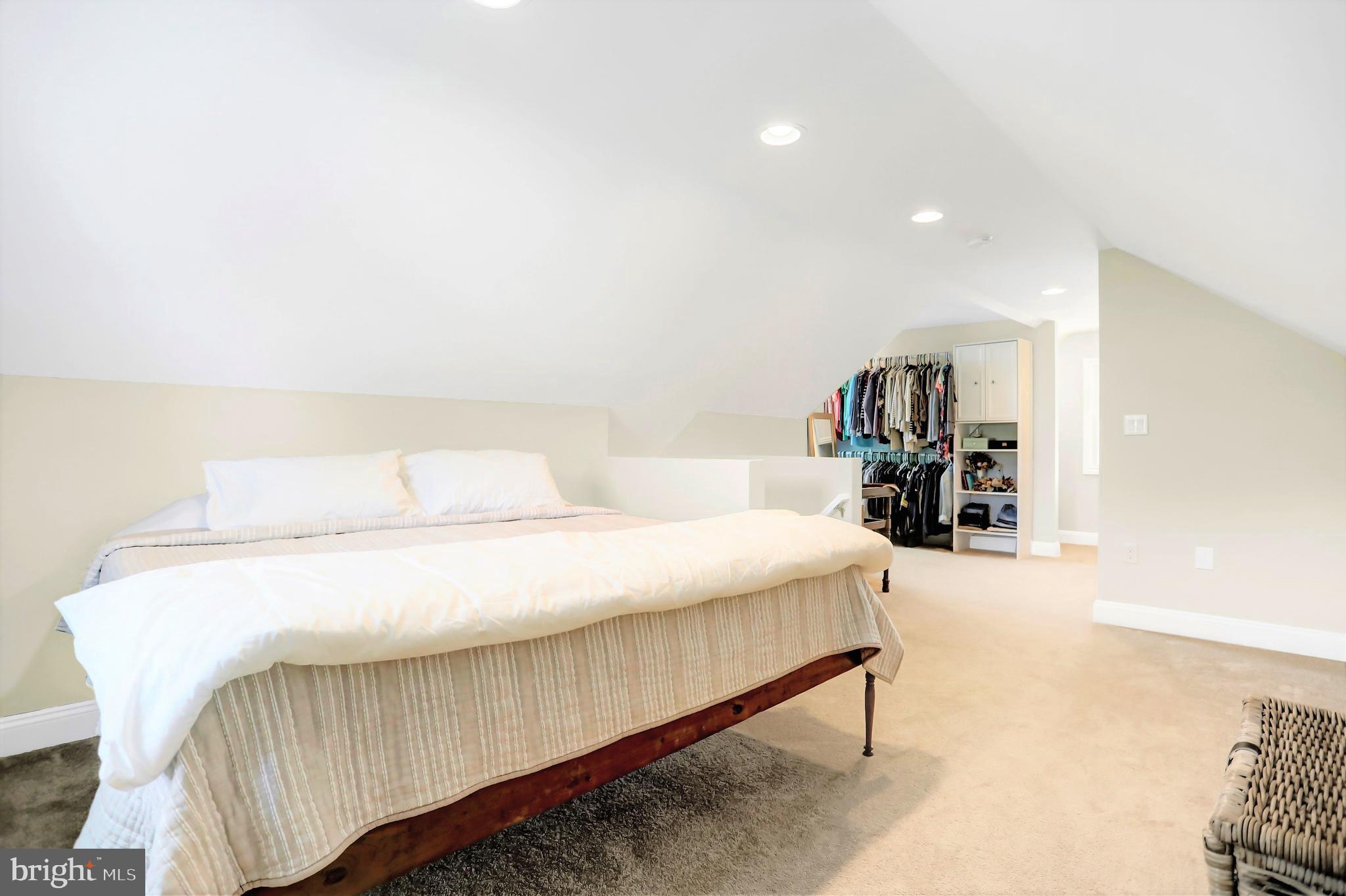 PARKVILLE SUMMIT - Residential