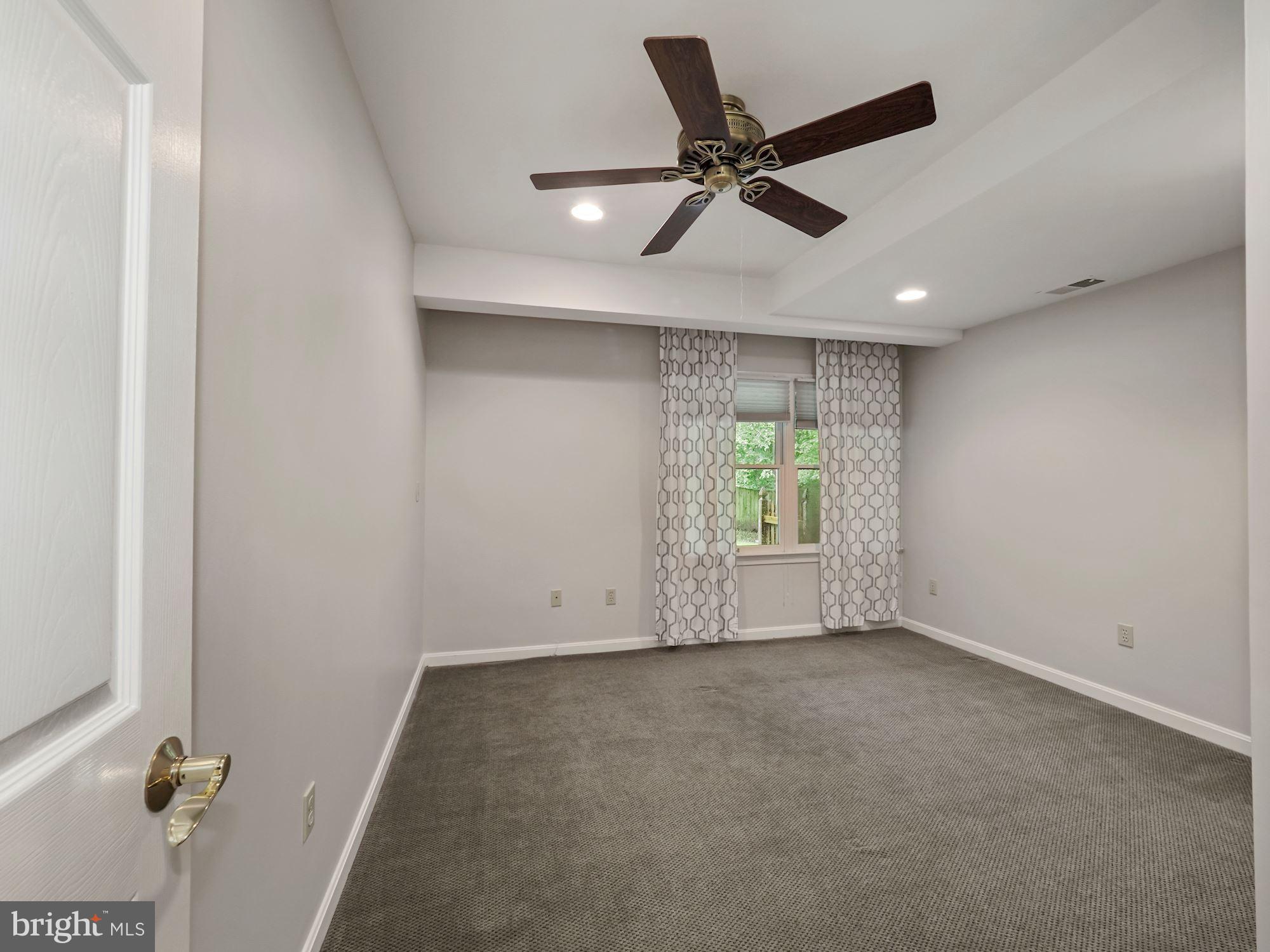 MACARTHUR PARK CONDOMINIUMS - Residential