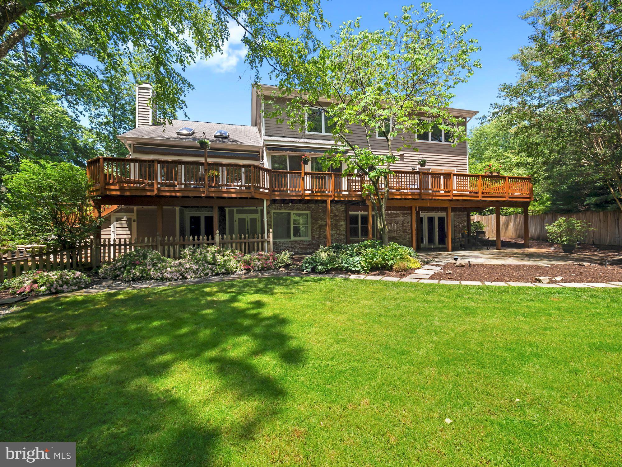 MACARTHUR PARK CONDOMINIUMS - Residential