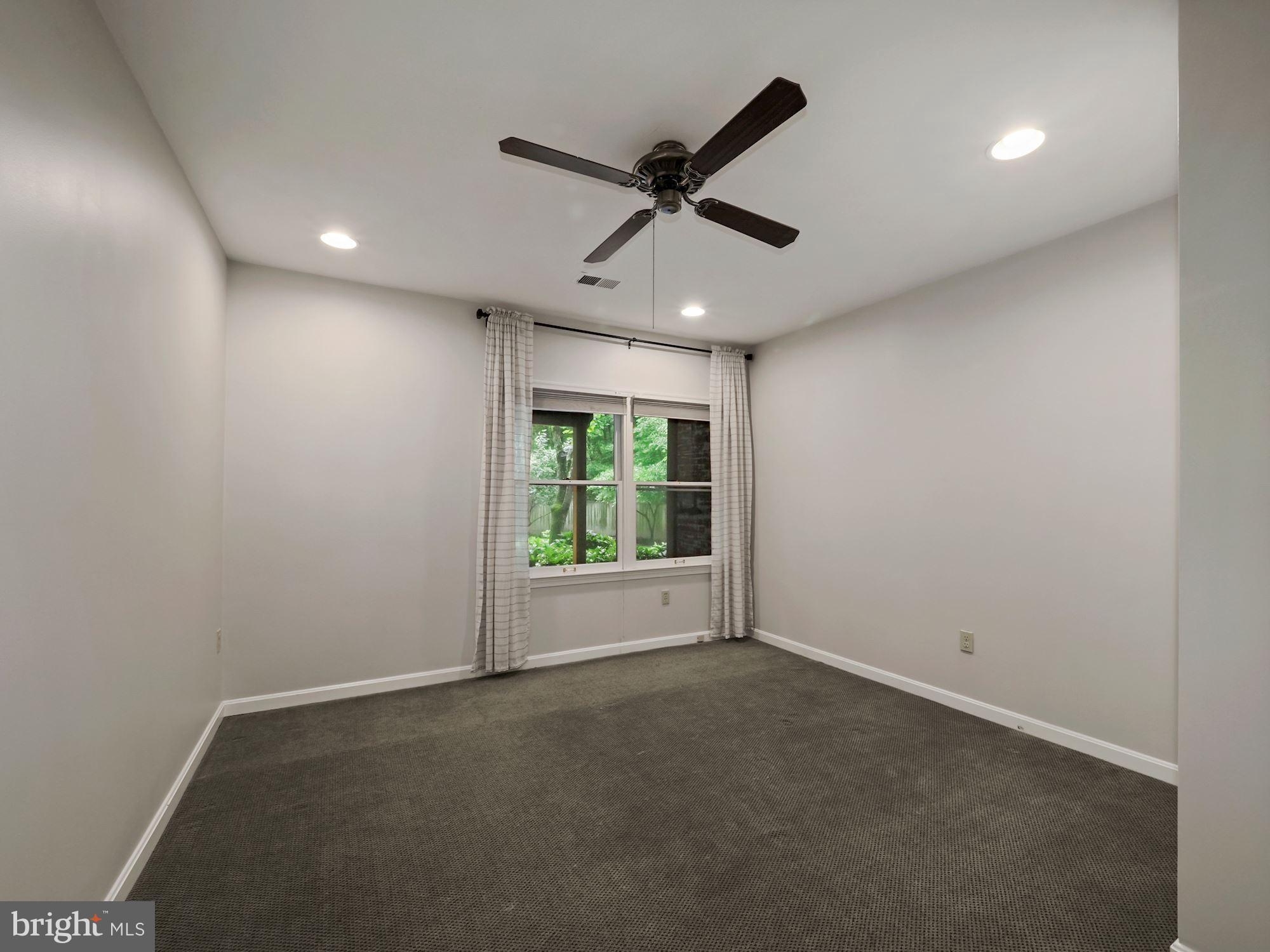 MACARTHUR PARK CONDOMINIUMS - Residential