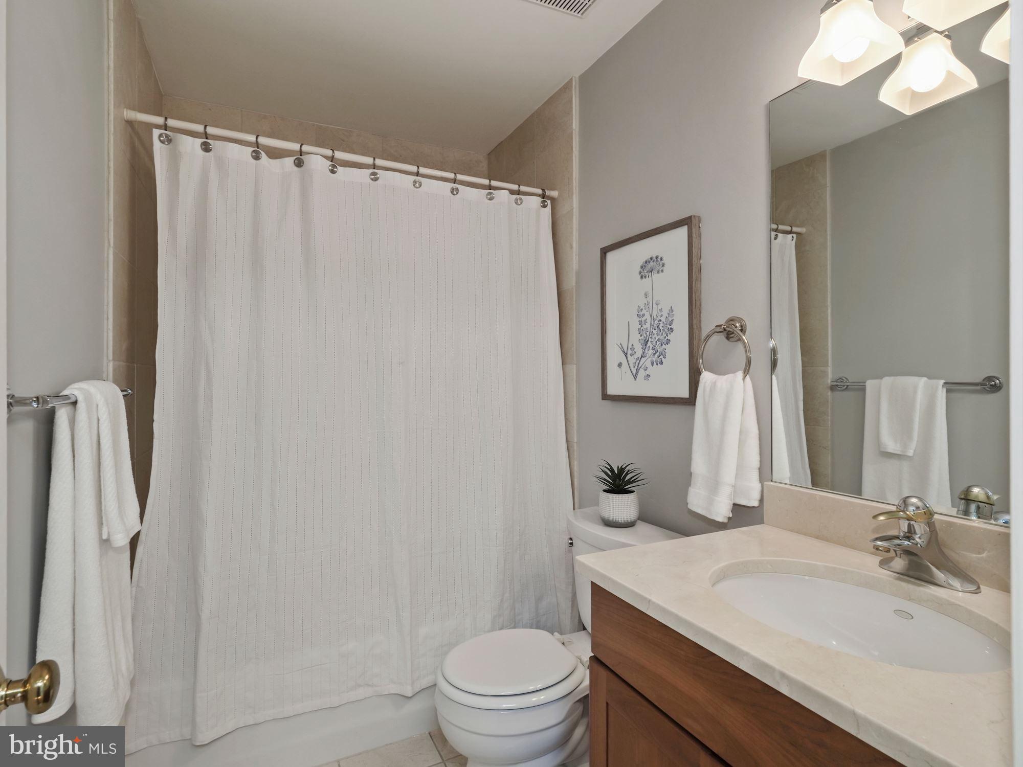 MACARTHUR PARK CONDOMINIUMS - Residential